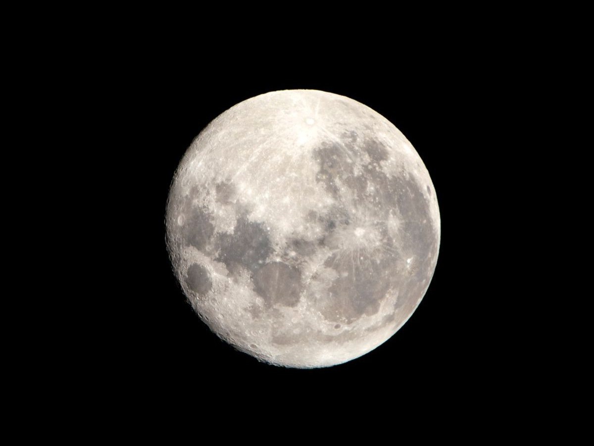 Full moon against a black sky